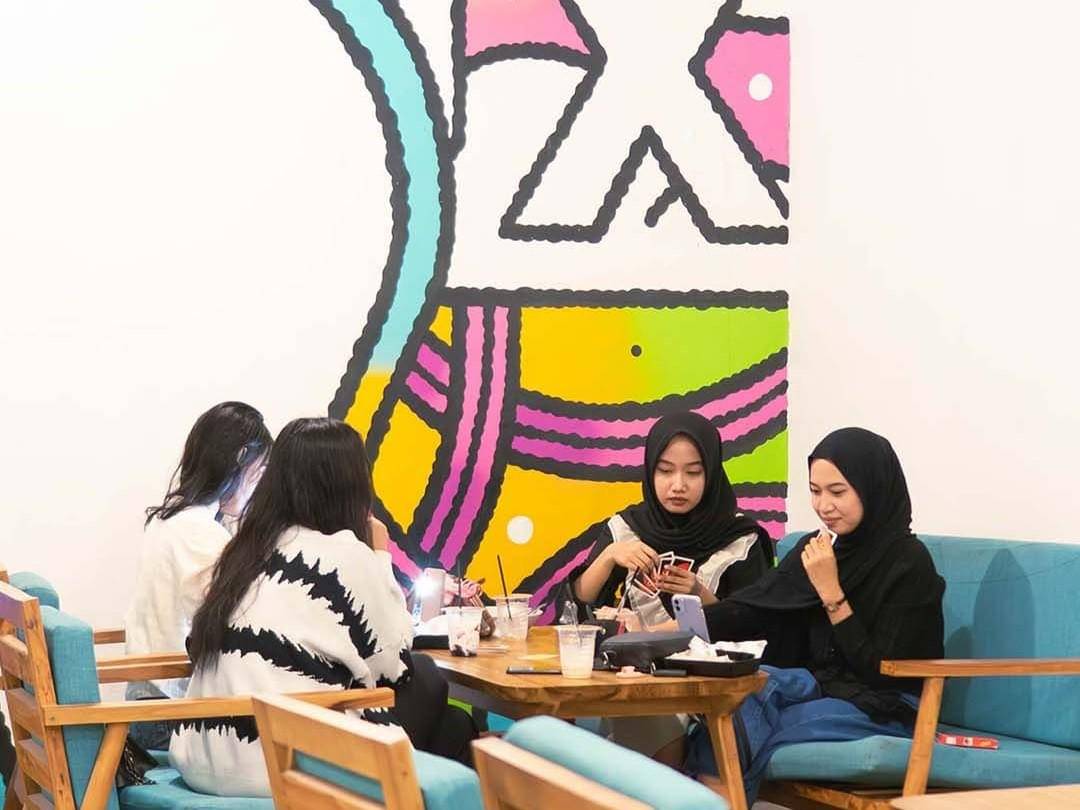 Faux Society Cafe Kota Metro