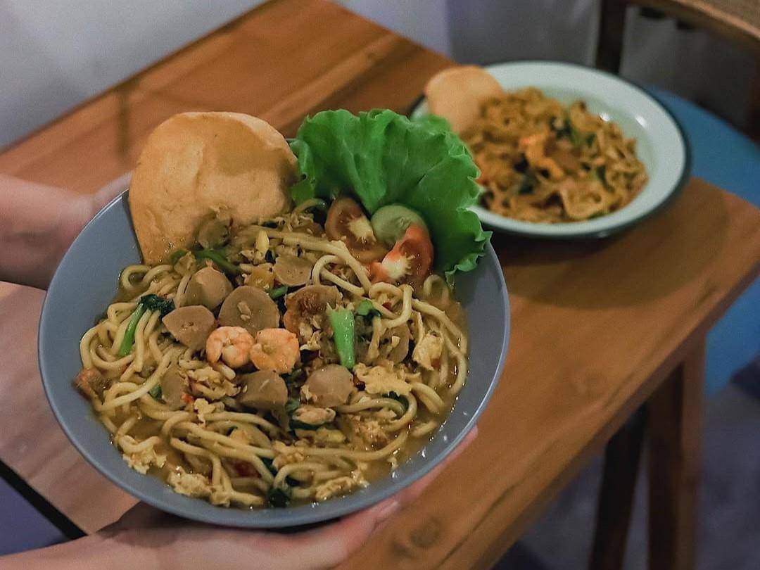 Faux Society Cafe Kota Metro