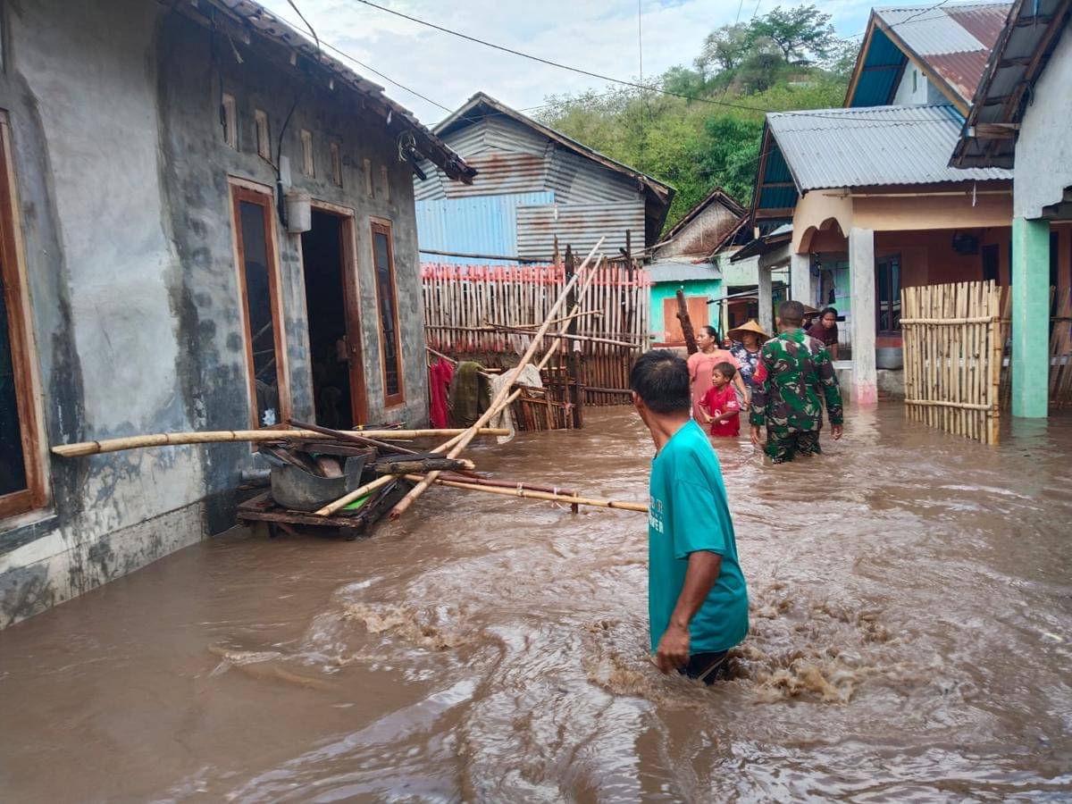 Kondisi pemukiman warga yang terendam banjir di wilayah Bima.