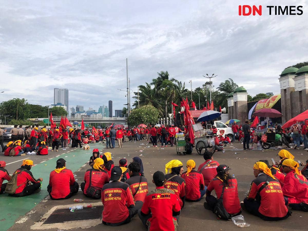 Buruh Perempuan Bagikan Panduan Aman Ikut Aksi Demo
