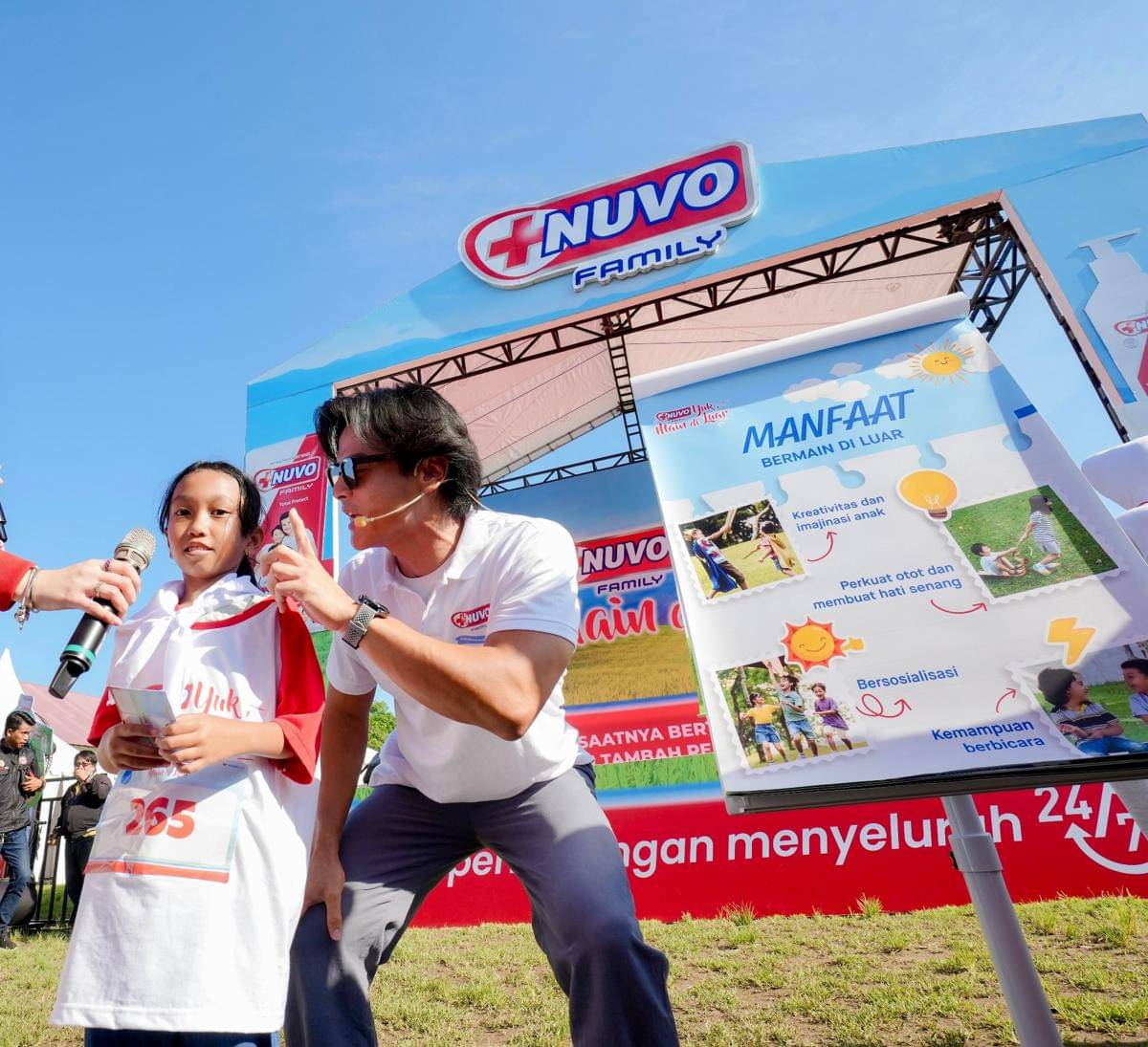2. Edukasi Pentingnya Bermain di Luar dan Cara Menjaga Kebersihan Diri yang Disampaikan Oleh Dion Wiyoko Sebagai Brand Ambassador NUVO Family.jpg