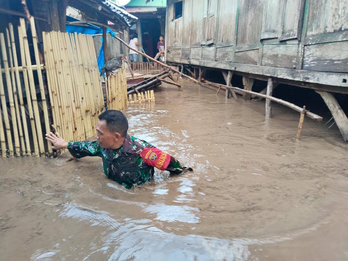 Kondisi pemukiman warga yang diterjang banjir di wilayah Bima.