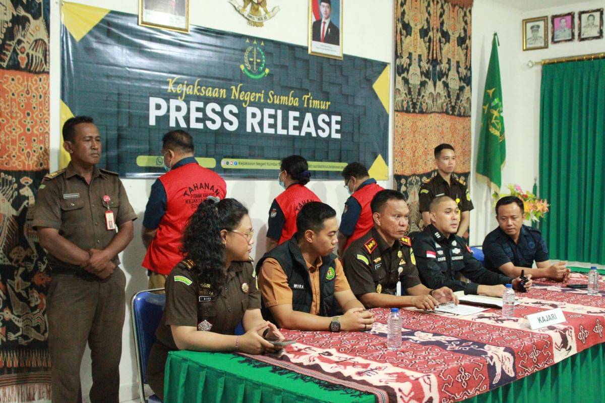 Kejari Sumba Timur tetapkan sekretaris hingga bendara KPU tersangka korupsi dana pilkada. (Dok Kejari Sumba Timur)