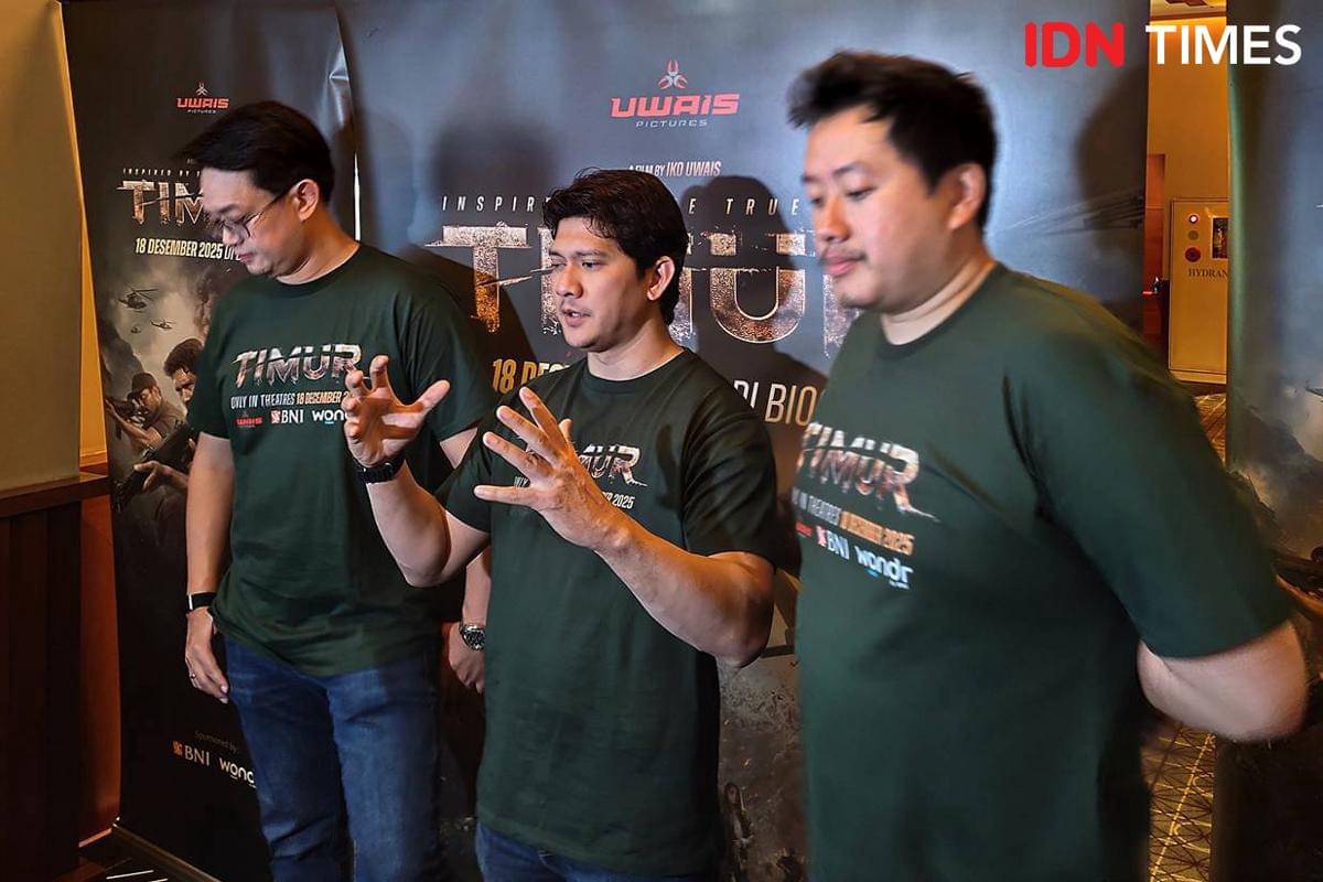 Iko Uwais di peluncuran poster dan trailer film "Timur" di XXI Plaza Senayan, Jakarta, Kamis (6/11/2025)