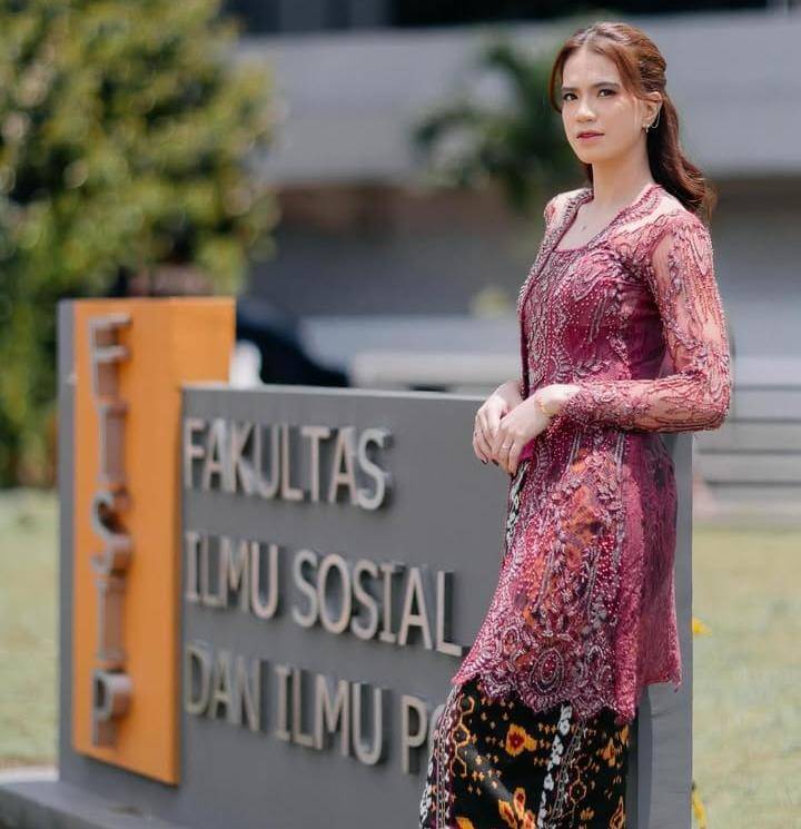 potret wisuda atlet voli, Shella Bernadetha