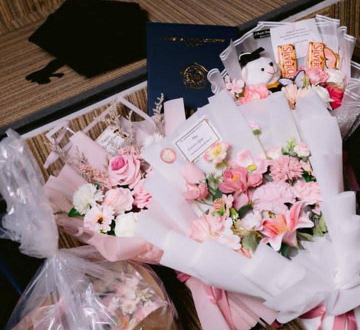 potret wisuda atlet voli, Shella Bernadetha