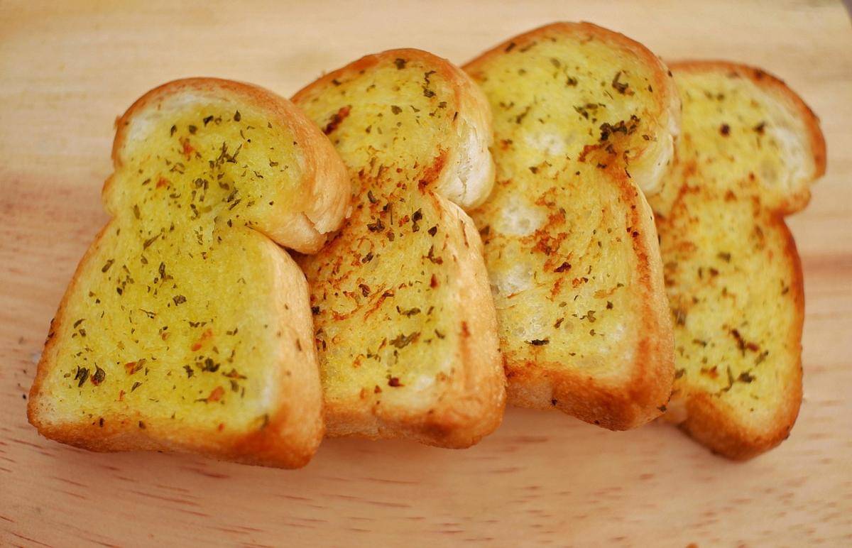 ilustrasi garlic bread gluten free