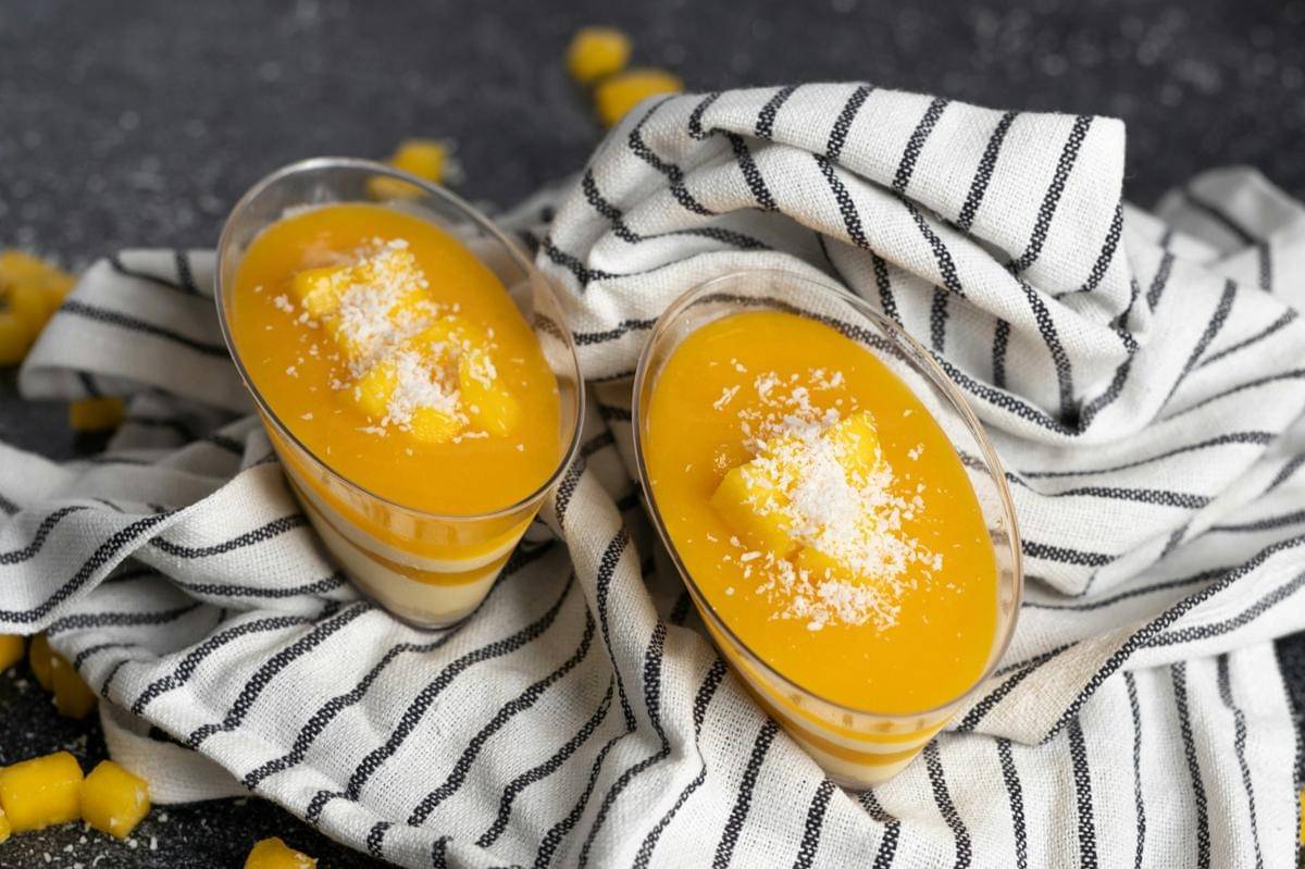 ilustrasi panna cotta mangga