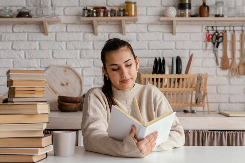 ilustrasi perempuan membaca