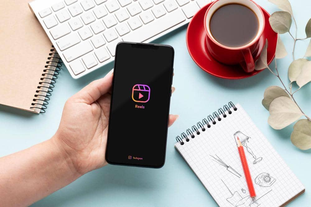 ilustrasi mengakses sosial media