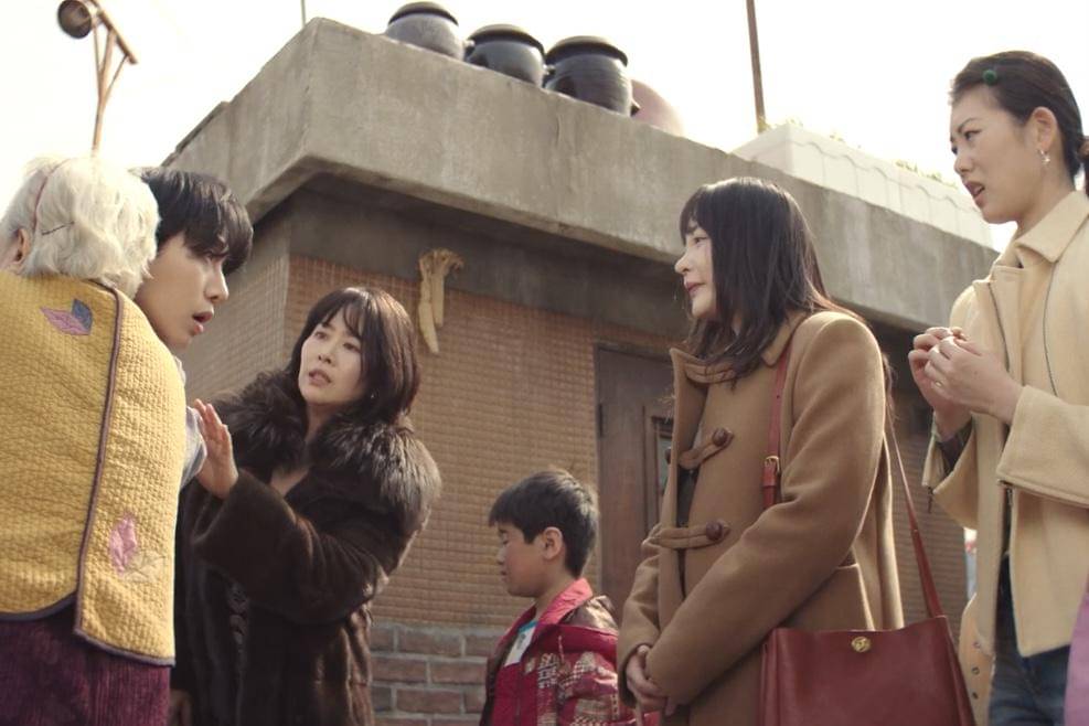 cuplikan drakor Typhoon Family 