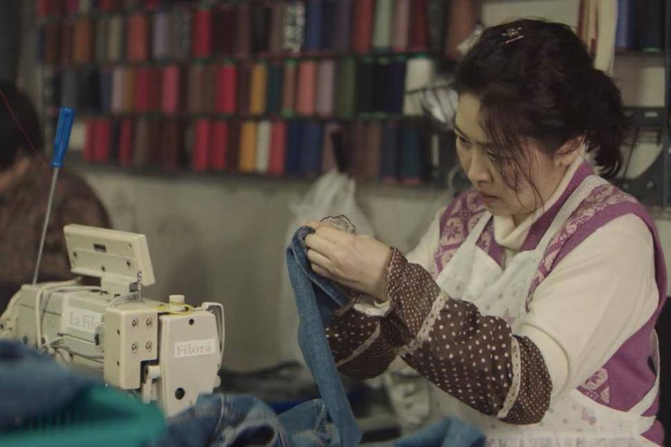 Jung Jeong Mi (Kim Ji Young) dalam drakor Typhoon Family 