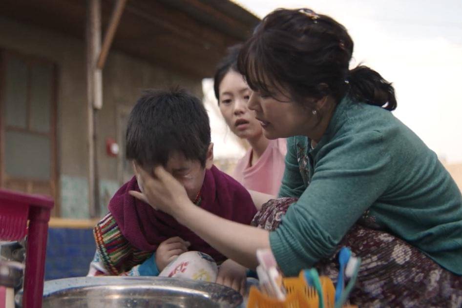 cuplikan drakor Typhoon Family