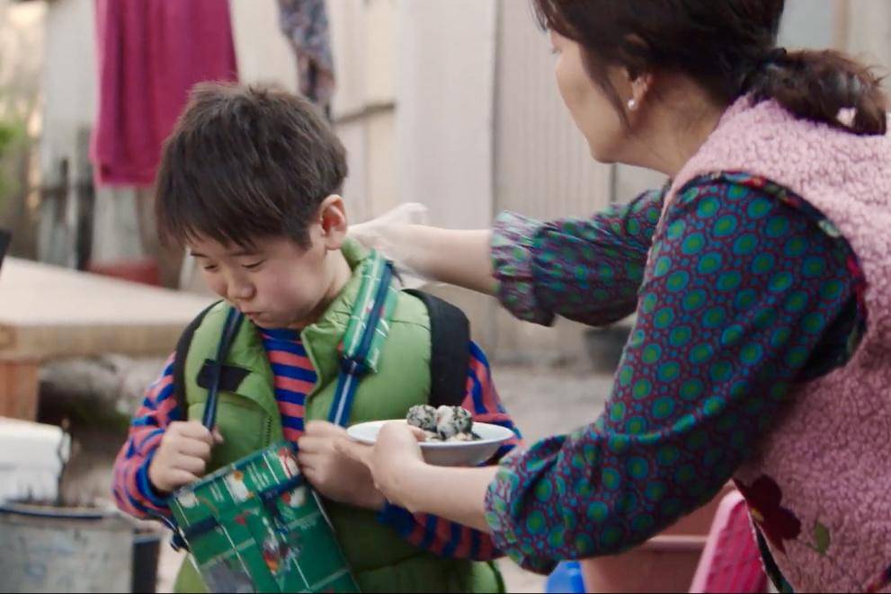 cuplikan drakor Typhoon Family