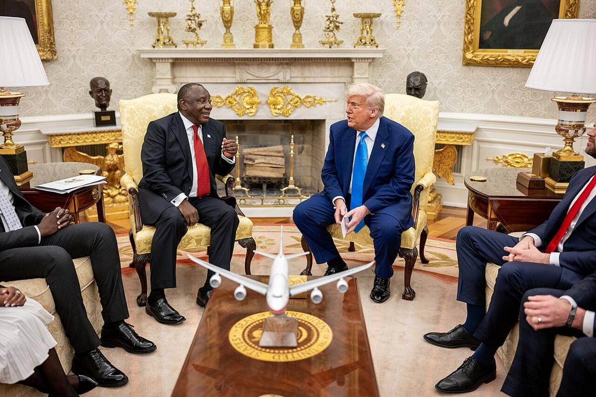 Presiden AS, Donald Trump, bertemu dengan Presiden Afrika Selatan, Cyril Ramaphosa, 21 Mei 2025, di Kantor Oval