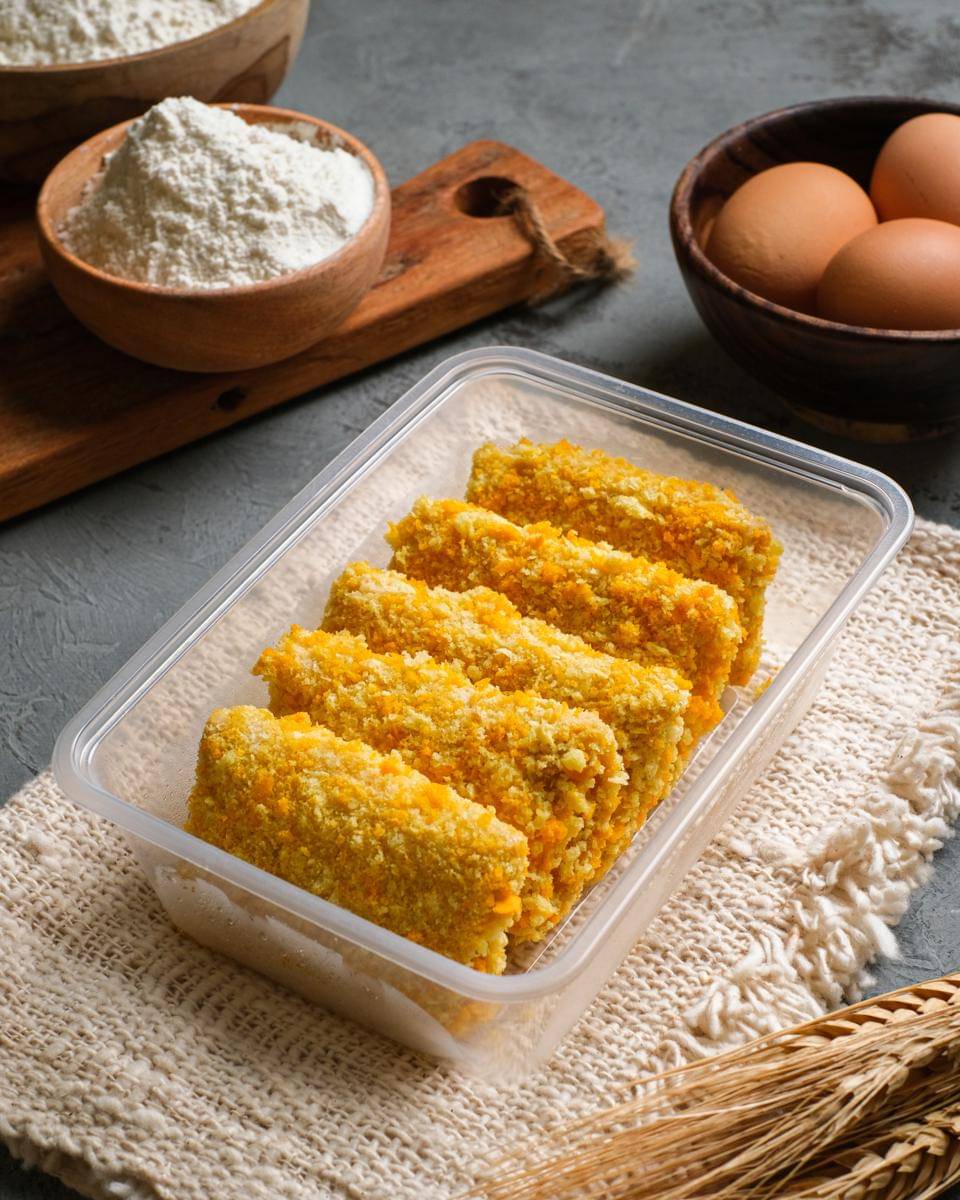 ilustrasi risol yang sudah digulung padat dan rapi