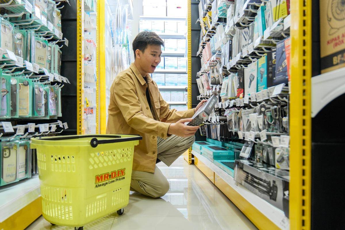 Belanja di MR.D.I.Y. 