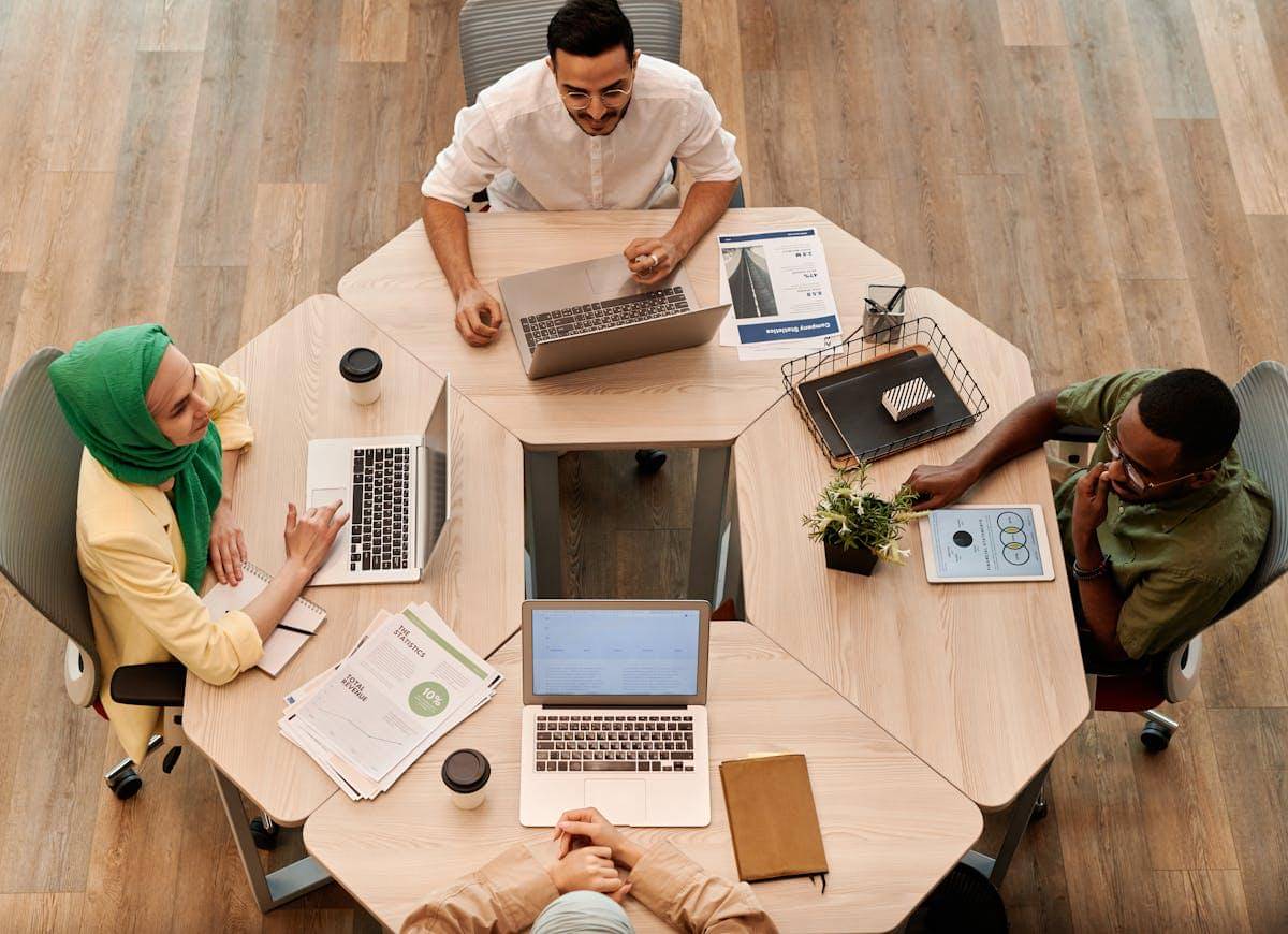 ilustrasi digital marketer 