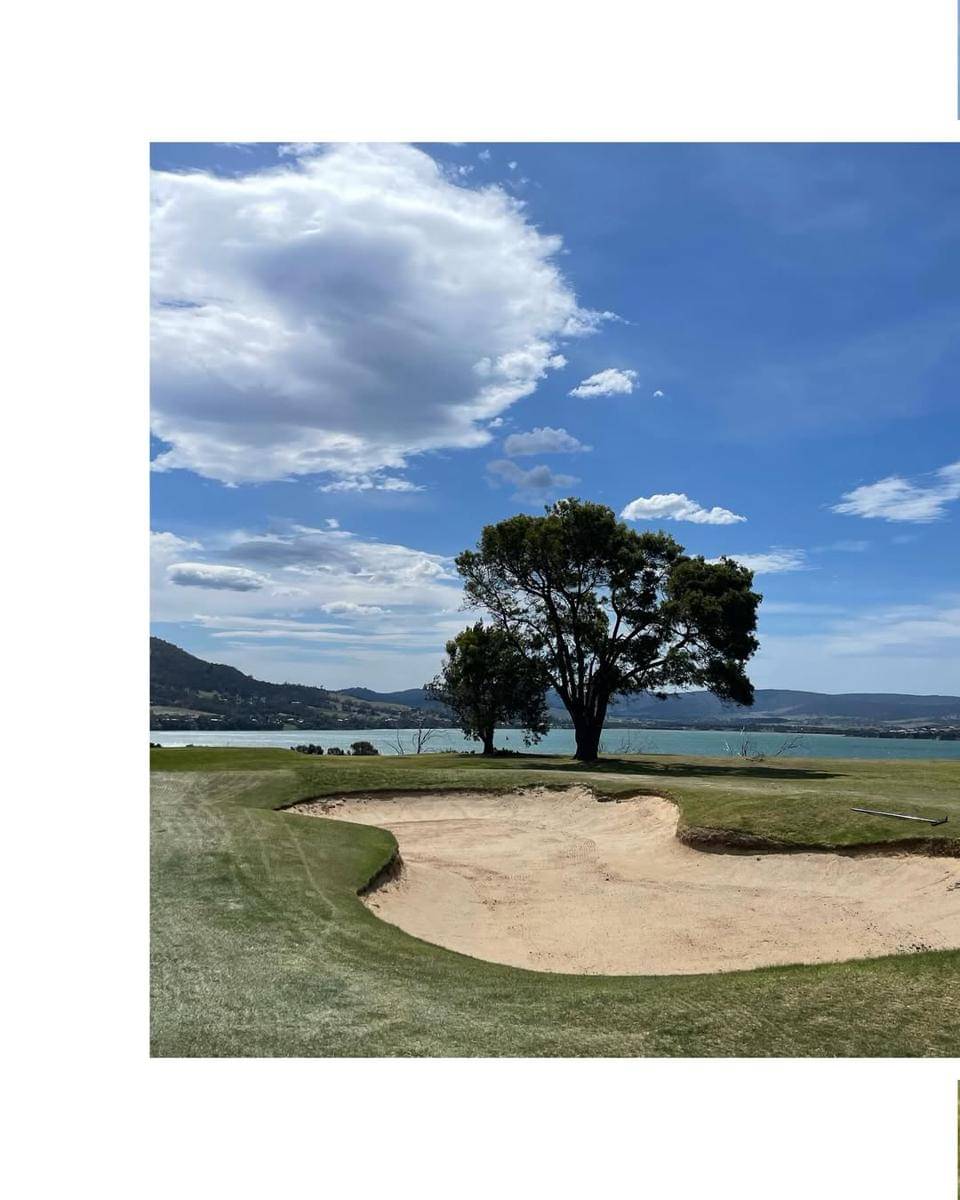 Marcella Zalianty main golf saat di Australia