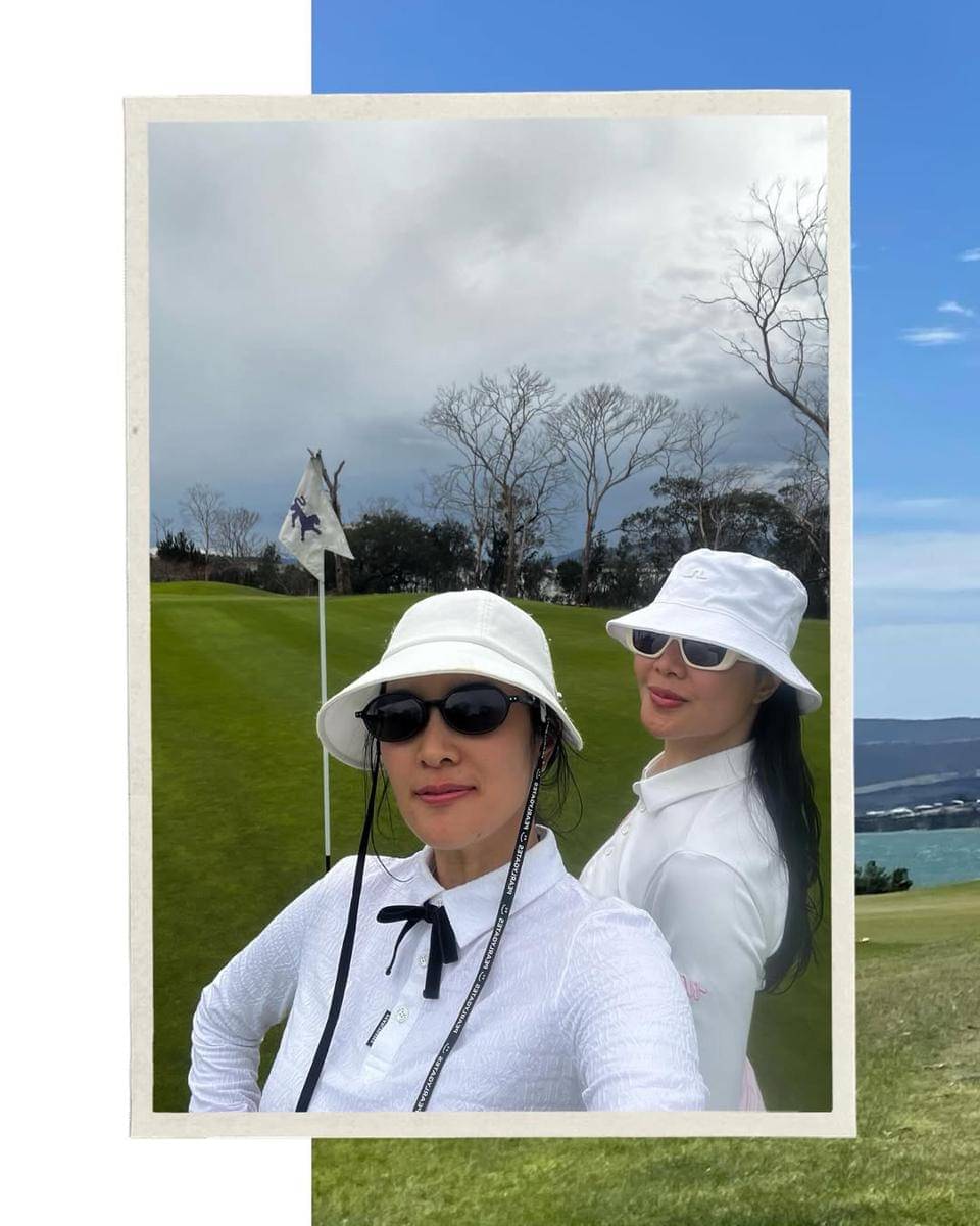 Marcella Zalianty main golf saat di Australia