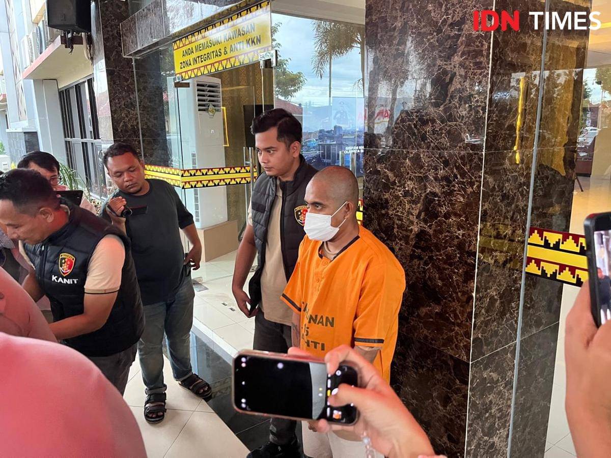 Konferensi kasus pencabulan anak di bawah umur modus dukun pengobatan makhluk halus oleh Polresta Bandar Lampung.