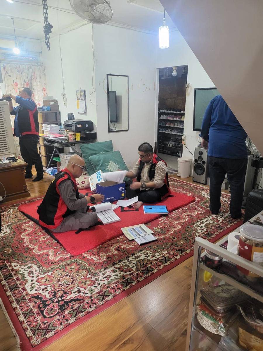 Kejati Kalbar sita dokumen, laptop, hingga flashdisk.