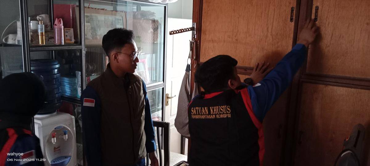 Kejati Kalbar lakukan penggeledahan soal dugaan kasus hibah Mujahidin.