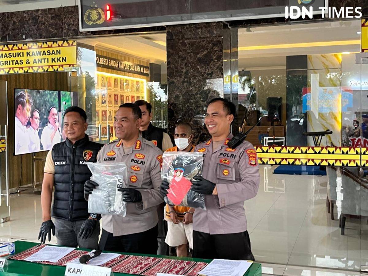 Konferensi kasus pencabulan anak di bawah umur modus dukun pengobatan makhluk halus oleh Polresta Bandar Lampung