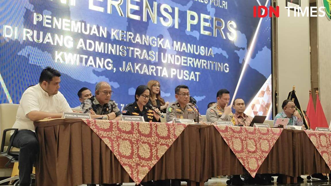 Brigjen Sumi Hastry mengumumkan hasil tes DNA dua kerangka yang ditemukan di Kwitang