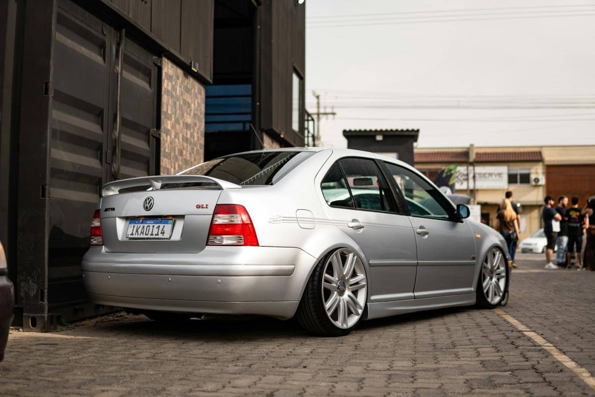 ilustrasi mobil sport (unsplash.com/Wilian Cittadin)