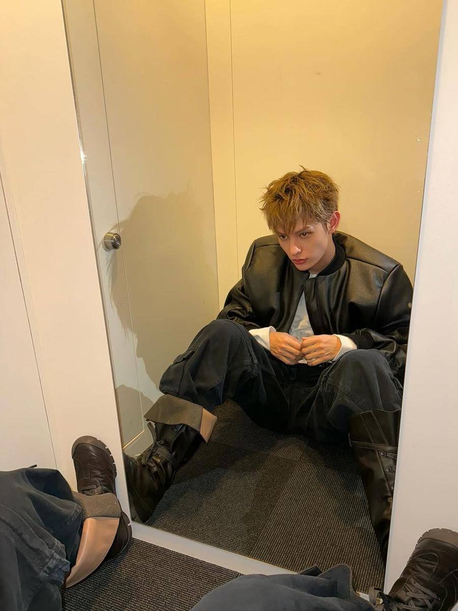 OOTD bernuansa hitam ala James CORTIS