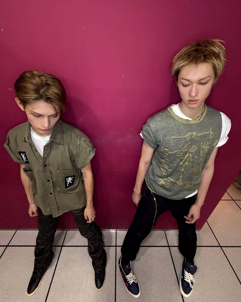 OOTD bernuansa hitam ala James CORTIS