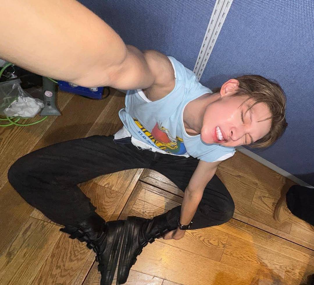 OOTD bernuansa hitam ala James CORTIS