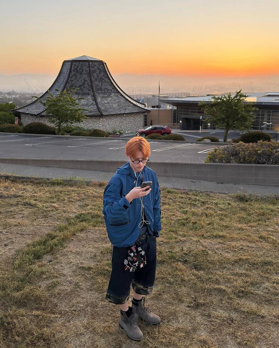 OOTD bernuansa hitam ala James CORTIS