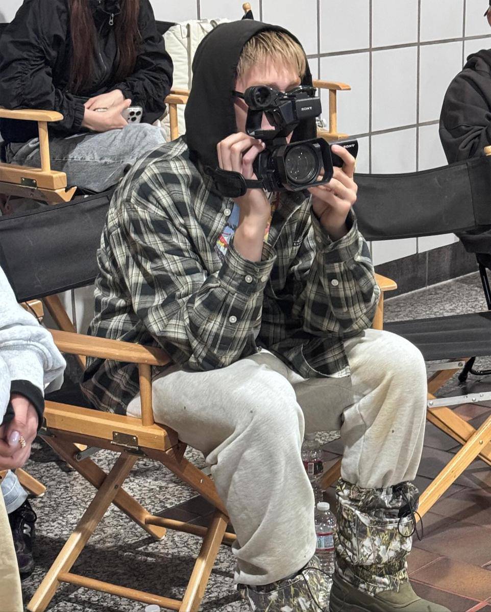 style baggy pants ala Martin CORTIS