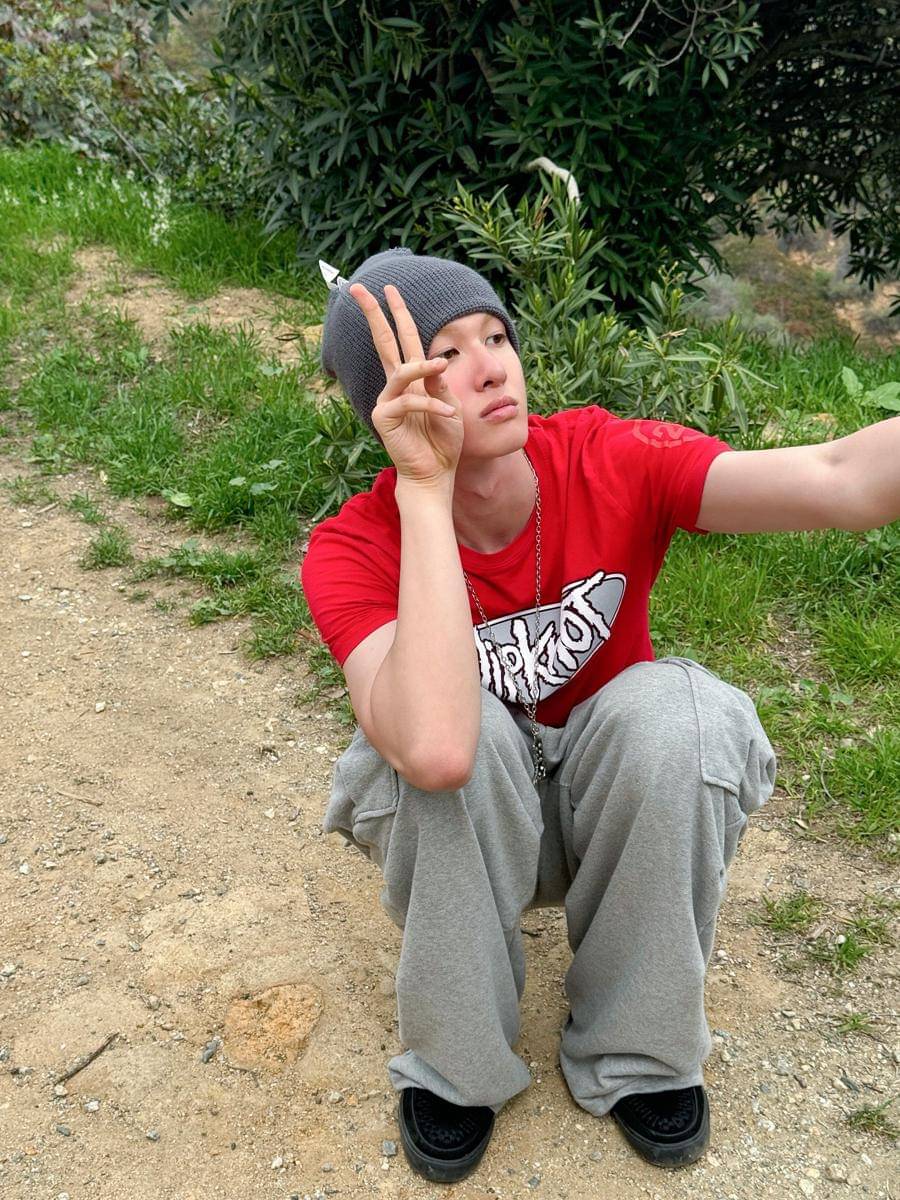 style baggy pants ala Martin CORTIS