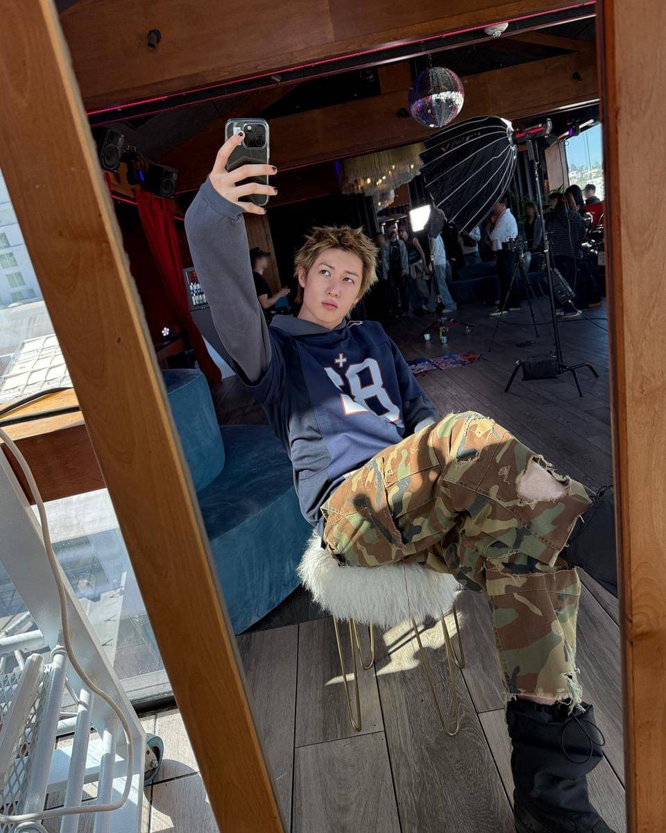 style baggy pants ala Martin CORTIS