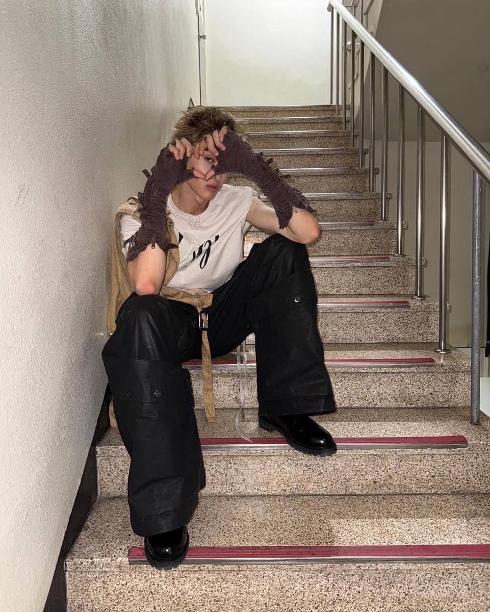 style baggy pants ala Martin CORTIS