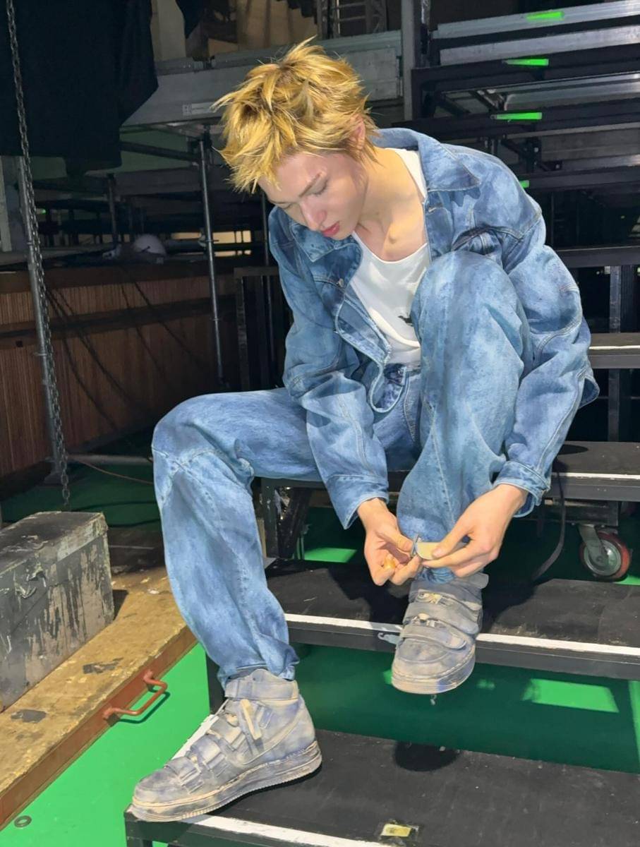 style baggy pants ala Martin CORTIS