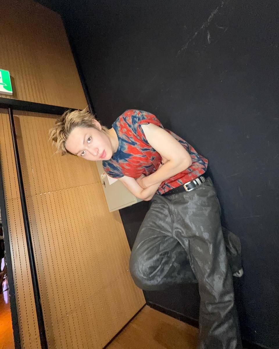 style baggy pants ala Martin CORTIS