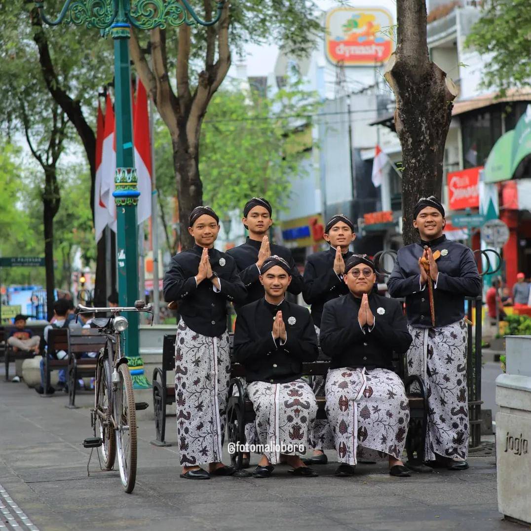 Sewa Baju Adat Yogyakarta Mbah Dhe