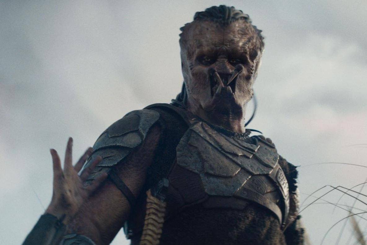 adegan dalam film Predator: Badlands.