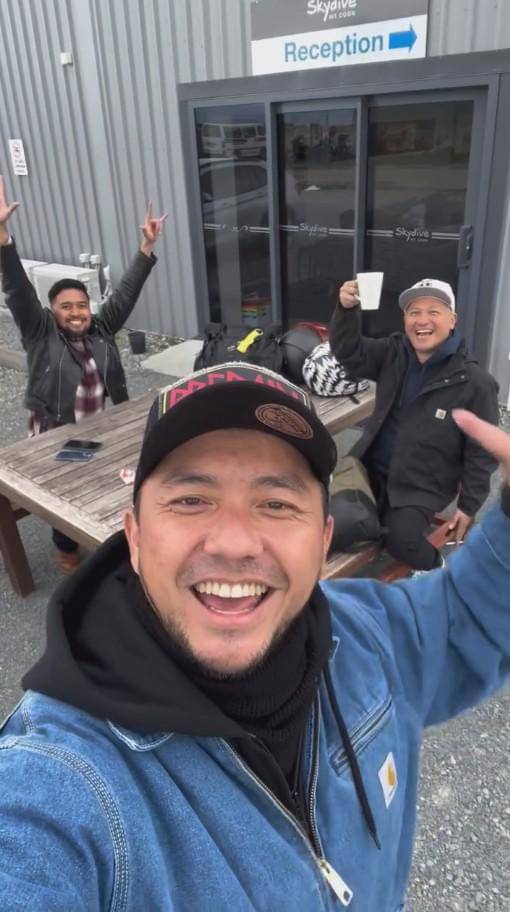 Gading Marten, Omesh dan Darto Sky Diving