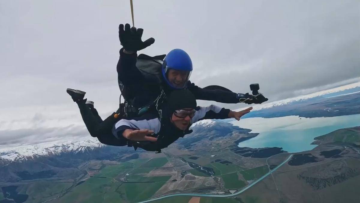 Gading Marten, Omesh dan Darto Sky Diving