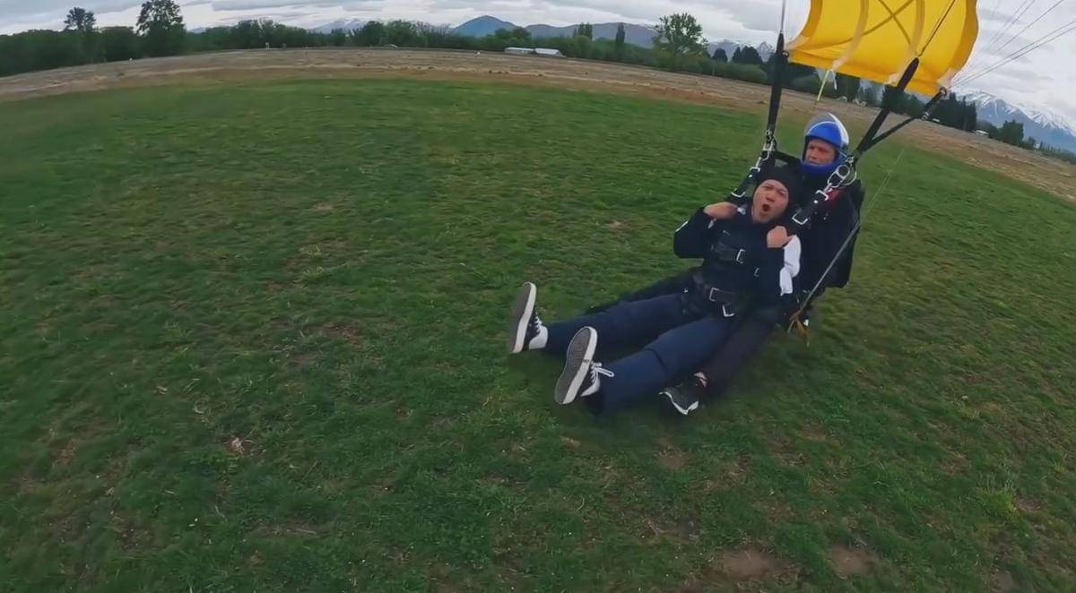 Gading Marten, Omesh dan Darto Sky Diving