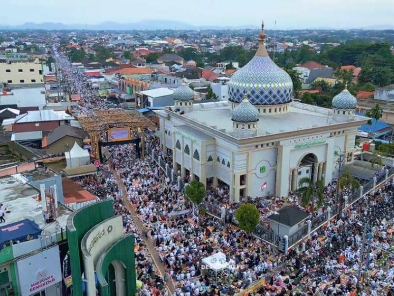 Foto udara suasana Haul Abah Guru Sekumpul di Masjid Ar-Raudhah Sekumpul, Martapura.