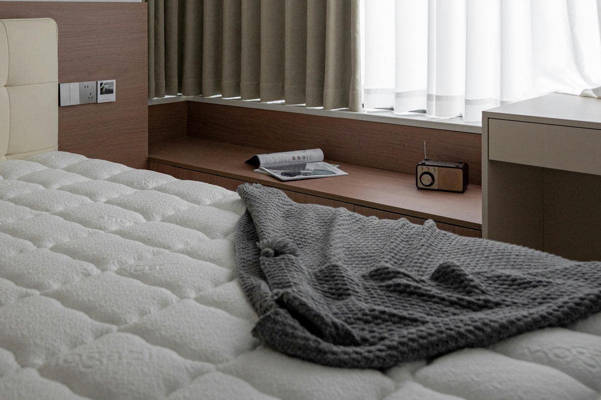 ilustrasi mattress topper di tempat tidur