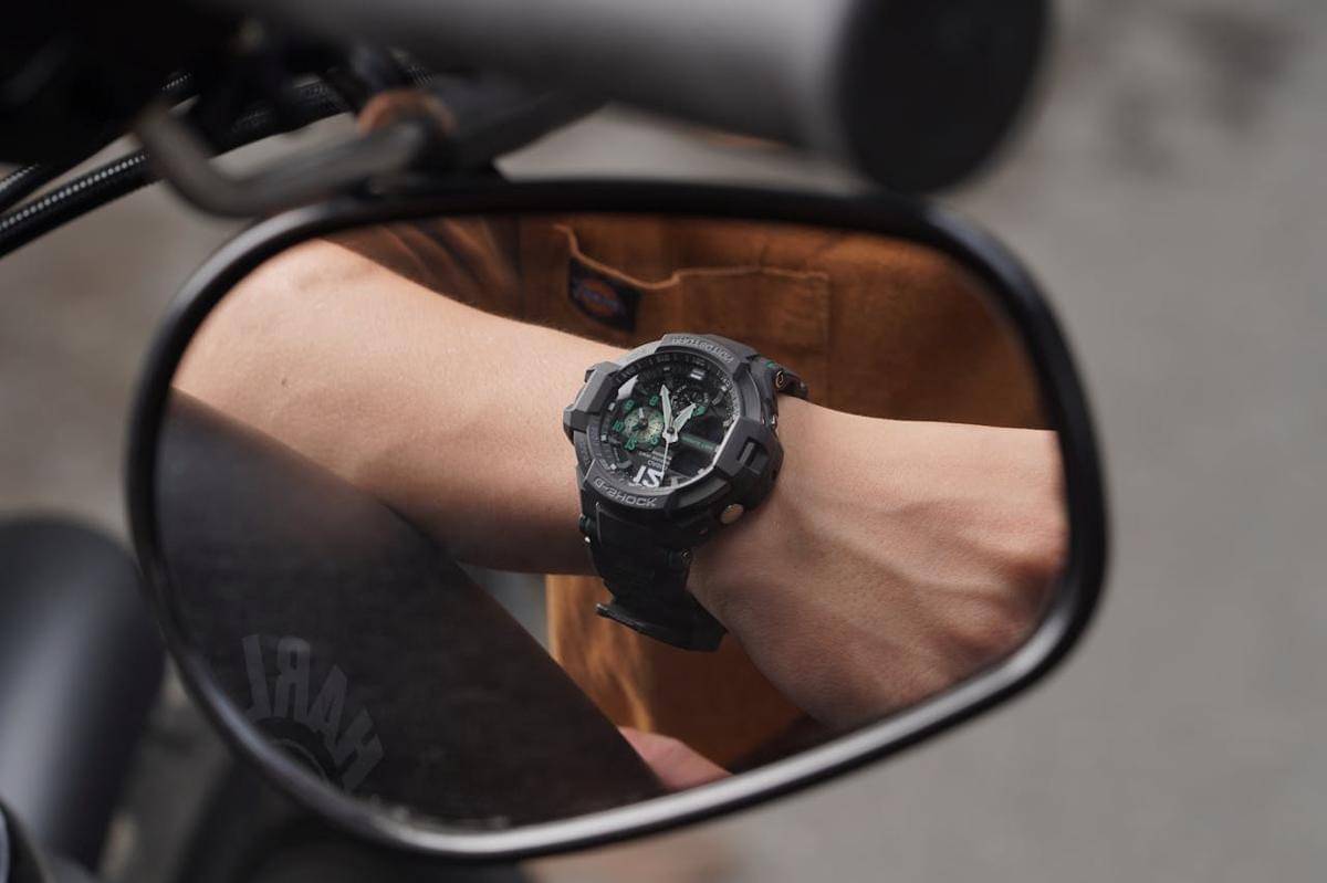 ilustrasi jam tangan sport pria