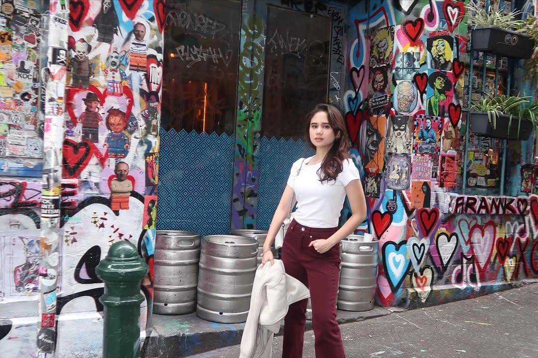 potret Tissa Biani di Hosier Lane, Melbourne, Australia