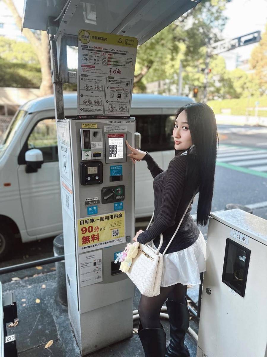 Sandrina Mazaya jalan-jalan ke Sakae di Nagoya, Jepang